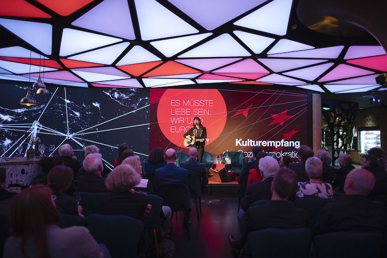 Foto: Blick auf die Bühne beim Kulturempfang der Sozialdemokratie 2019
